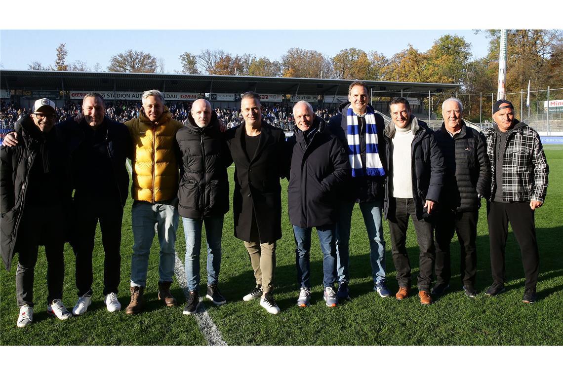 Das Motto der Blauen: Hauptsache gewonnen Spieler der A-Jugend-Pokalsieger-Mannschaft von 1990 waren zu Gast in Degerloch. Die Aufstellung damals: Marc Kukulinus – Stefan Kleyer – Marcus Straubmüller, Oliver Straube – Markus Lösch, Armin Skibowski, Thomas Ziller, Dennis Hübner, Tobias Ströbel – Stephan Kolb, Fredi Bobic (79. Gaetano Intemperante). Cheftrainer: Günter Rommel