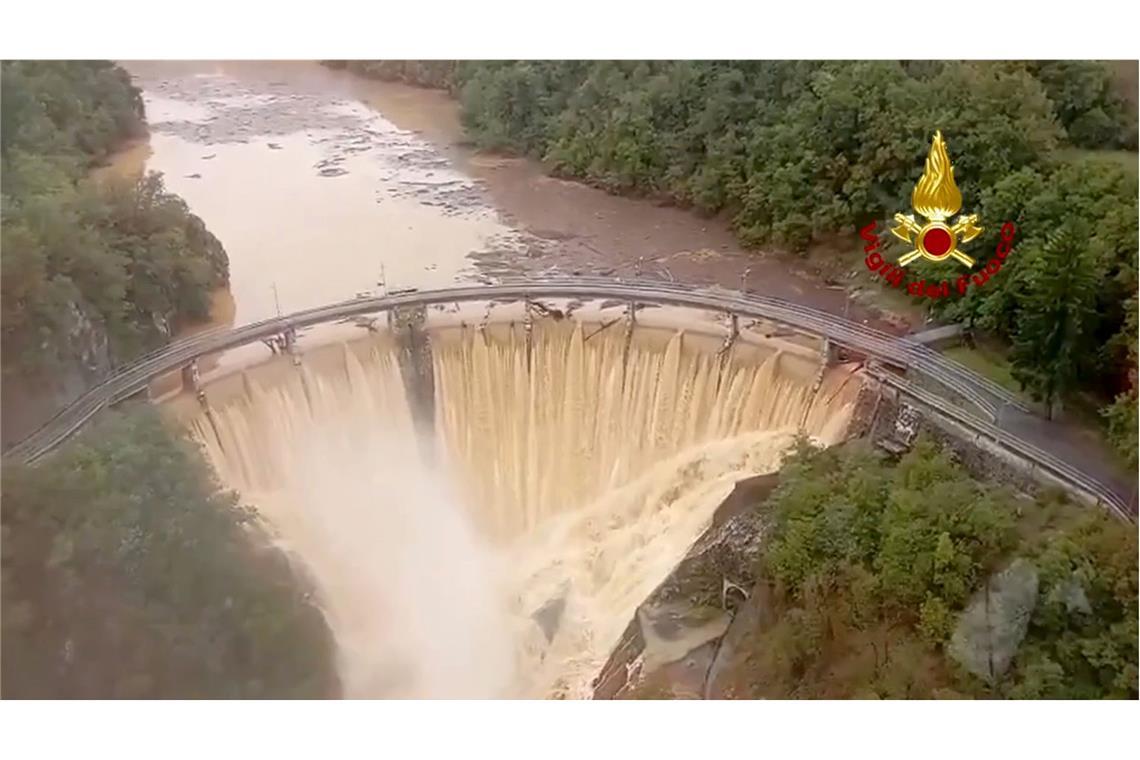 Piemont: Schicksal der vermissten deutschen Urlauberin weiter ungewiss Spigno Monferrato: Das Standbild aus einem Video der italienischen Feuerwehr zeigt den Fluss Valla. In Italien wird nach heftigen Regenfällen im Norden des Landes weiterhin eine deutsche Urlauberin vermisst.