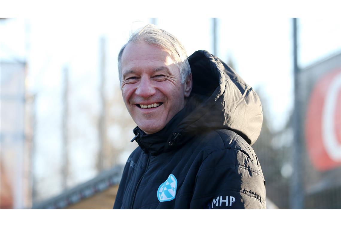 Niklas Antlitz geht – Rückkehrer David Stojak beim Trainingsstart schon dabei Sport-Geschäftsführer Lutz Siebrecht brachte guten Laune zum Trainingsauftakt mit.