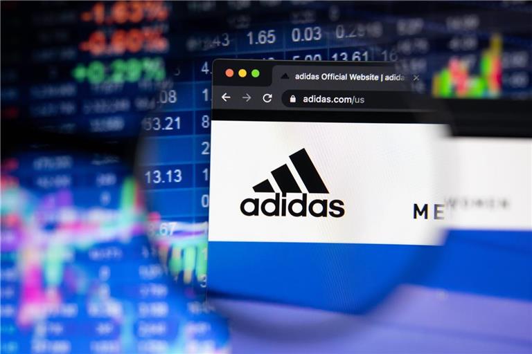 Sportartikel-Aktien unter Druck - nur eine profitiert: Während Adidas an der Börse im Plus liegt, kämpfen Puma und Nike mit Rückschlägen.