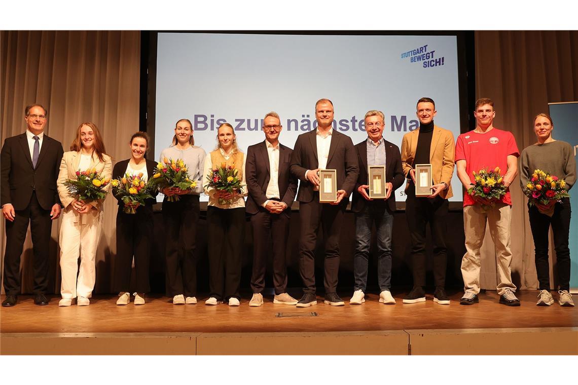 Sportbürgermeister Clemens Maier (li.) sowie Nominierte und Sieger der Sportlerwahl in Stuttgart.