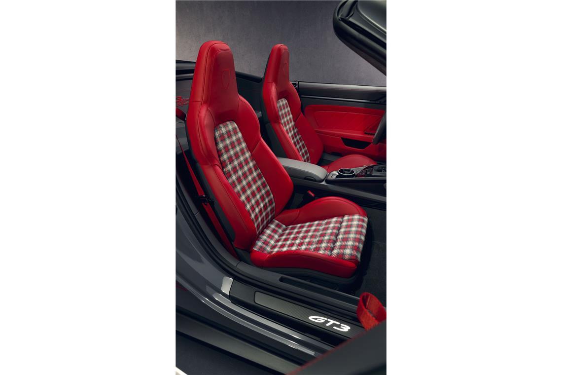 Sportlicher Zweisitzer mit markanten Karositzen