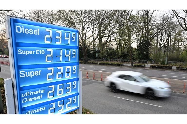 Sprit ist nach wie vor teuer - aber nicht mehr so teuer wie noch vor einigen Tagen.