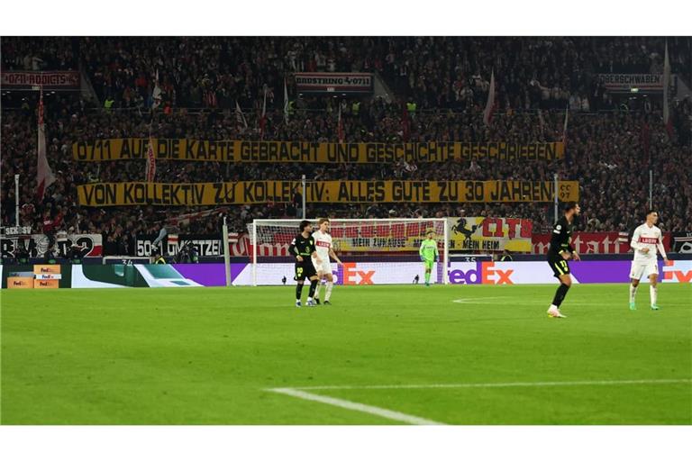Spruchband der Stuttgarter Ultras in Richtung des 0711 Kollektivs.