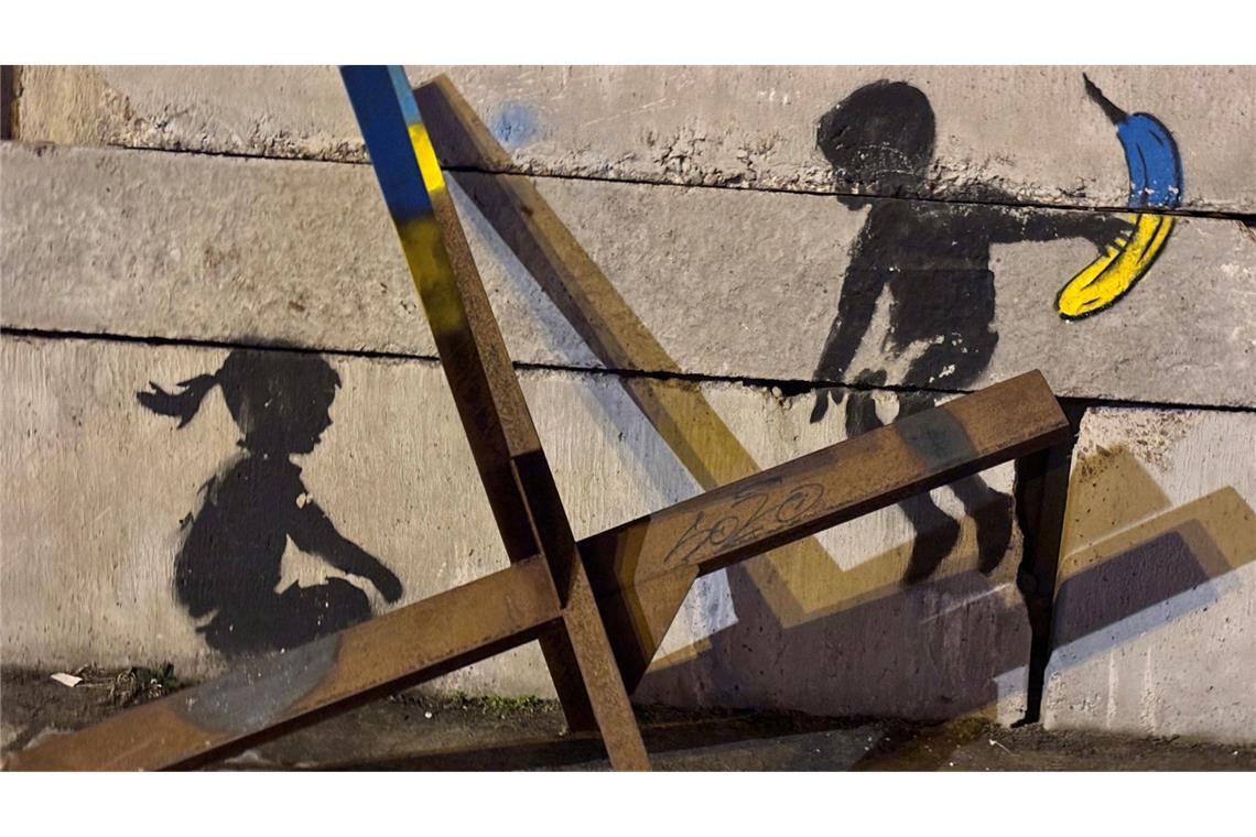 Sprühbild des britischen Streetartkünstlers Bansky am Euromaidan im Herzen der ukrainischen Hauptstadt Kyjiv.