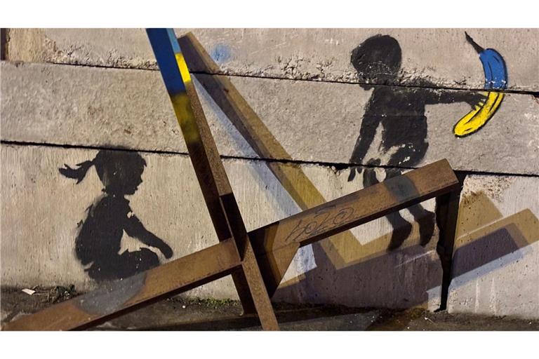 Sprühbild des britischen Streetartkünstlers Bansky am Euromaidan im Herzen der ukrainischen Hauptstadt Kyjiv.