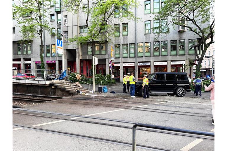 Spurensicherung am 2. Mai 2025 an der Unfallstelle am Olgaeck, nachdem die Rettungskräfte abgerückt sind. Die Ermittlungsergebnisse sind wesentlicher Bestandteil des Prozesses wegen fahrlässiger Tötung im Amtsgericht.