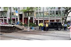 Spurensicherung am 2. Mai 2025 an der Unfallstelle am Olgaeck, nachdem die Rettungskräfte abgerückt sind. Die Ermittlungsergebnisse sind wesentlicher Bestandteil des Prozesses im Amtsgericht wegen fahrlässiger Tötung.