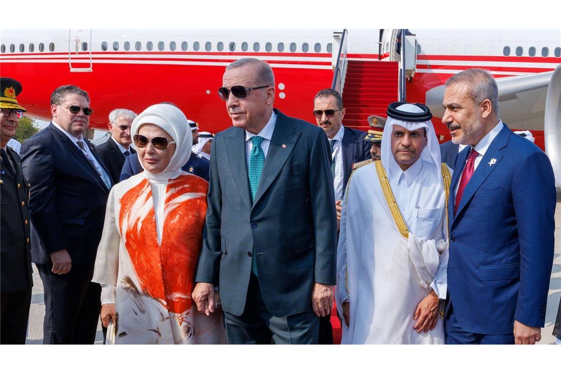 Gipfel Dutzender Staaten in Katar bildet Front gegen Israel Staats- und Regierungschefs von fast 60 arabischen und islamischen Staaten sind bei einem Sondergipfel in Katar.