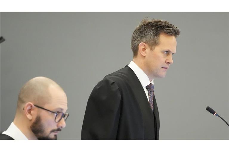 Staatsanwalt Sturla Henriksbø (rechts) möchte, dass Høiby zu einer längeren Gefängnisstrafe verurteilt wird. (Archivbild)