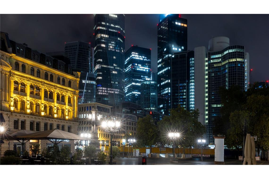 Zu hell in der Nacht: Licht als Gefahr für die Gesundheit Städte, die nie schlafen: Gerade in Metropolen wie Frankfurt ist es kaum je wirklich dunkel.