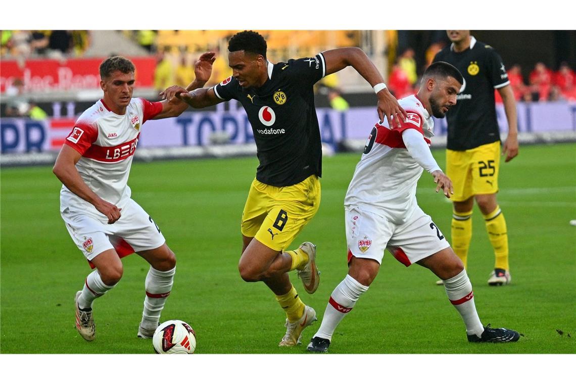 Stand in der Stuttgarter Startelf: VfB-Stürmer Deniz Undav (r).