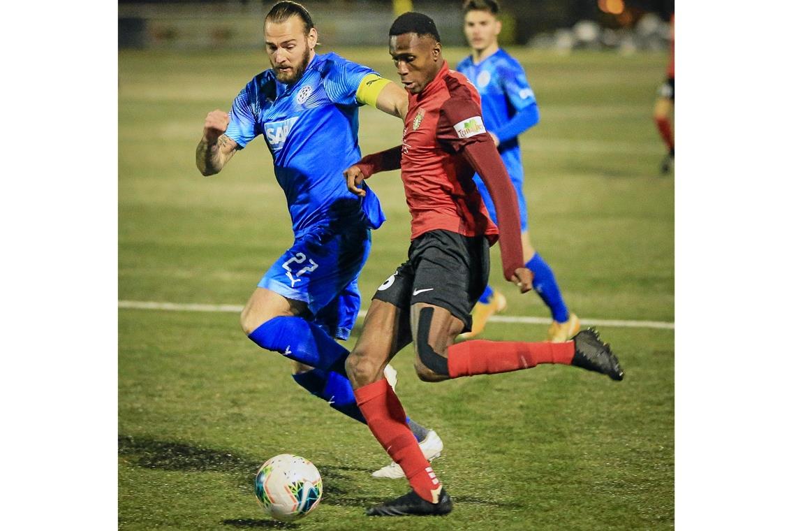 Ein kleiner Schritt in die richtige Richtung Stand nach viermonatiger Verletzungspause schnell wieder im Blickpunkt: Mohamed Diakite. Der Mittelfeldmann feierte bei Aspachs 2:1 gegen Walldorf ein gelungenes Comeback. Foto: A. Becher