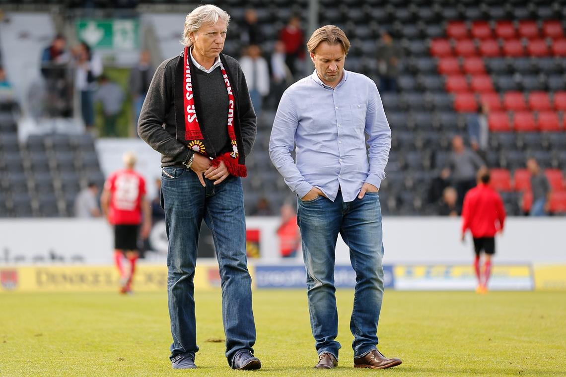Ferber und Koukoutrigas ziehen sich zurück Standen viele Jahre für die SG Sonnenhof: Uli Ferber (links) und Joannis Koukoutrigas. Nun verabschieden sich der SG-Mitbegründer und der Sportchef aus der ersten Reihe. Beide wollen Großaspach aber weiterhin aus dem Hintergrund unterstützen. Foto: A. Becher