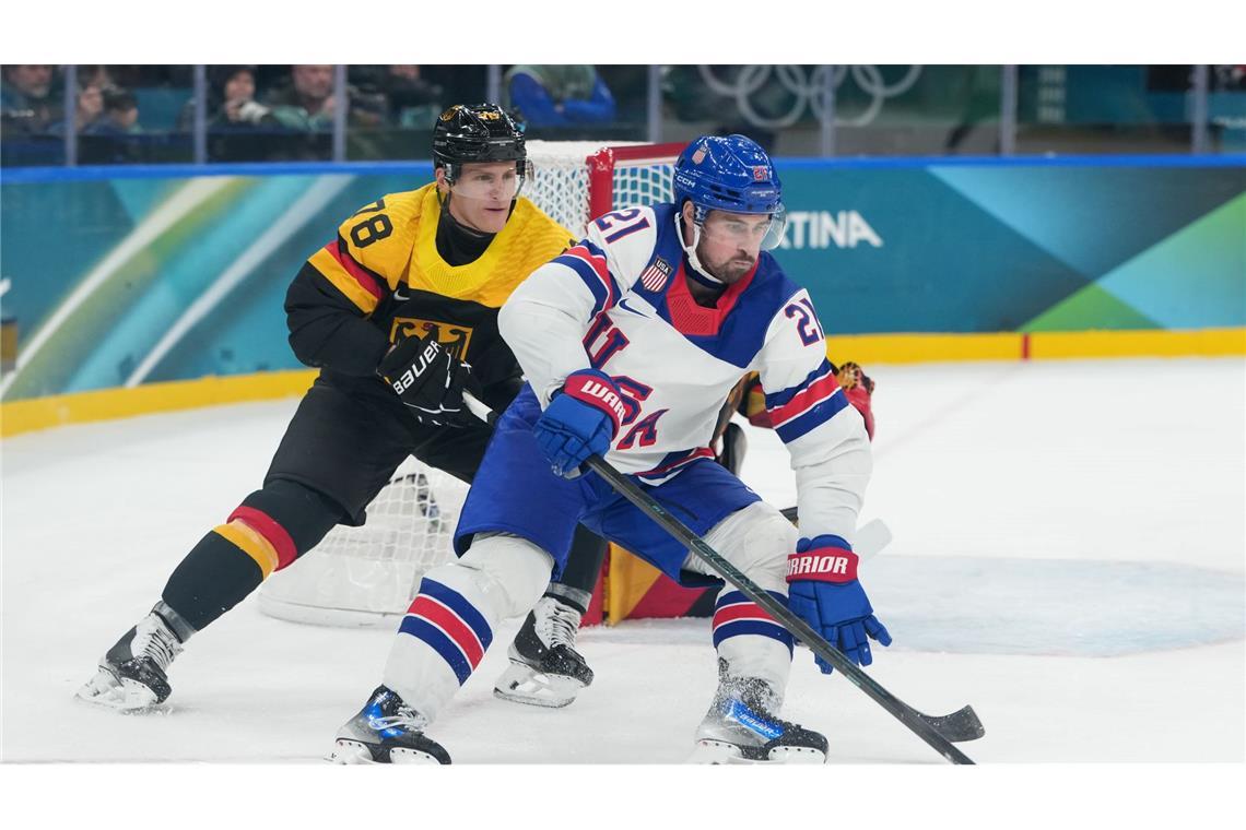 Stanley-Cup-Sieger Nico Sturm (.) sprach Missstände im deutschen Team deutlich an. (Archivbild)