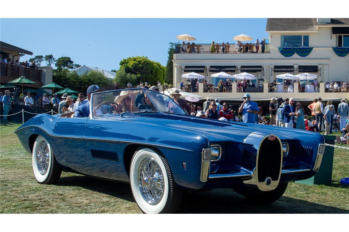 Star-Autodesigner Virgil Exner baute seine Vision von einem Bugatti-Cabrio 1963 auf einem gut ein Jahrzehnt alten Chassis der traditionsreichen Marke auf. Es blieb bei einem Exemplar.