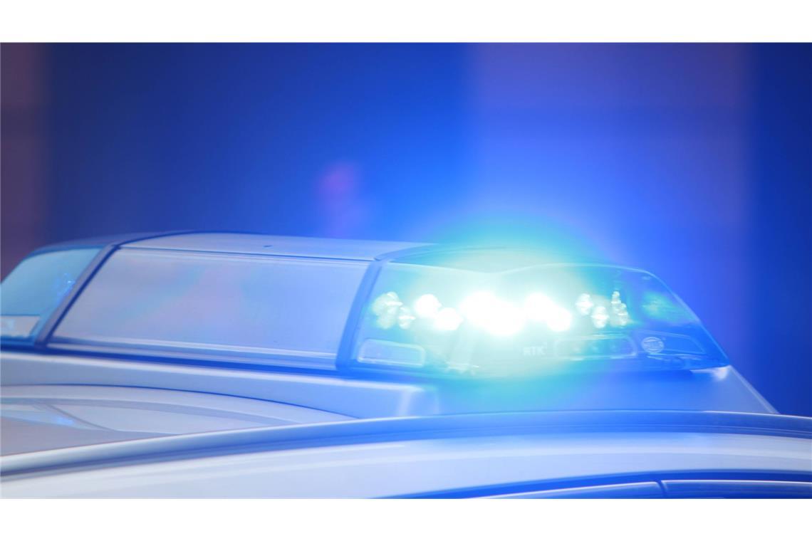 Autofahrer begeht wohl viermal Unfallflucht – mit 2,1 Promille Stark alkoholisiert verursachte der Mann mutmaßlich vier Unfälle. (Symbolbild)