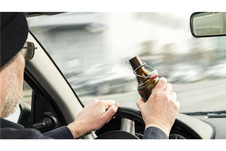 Stark betrunken setzte sich ein Mann aus Mosbach hinters Steuer (Symbolfoto).