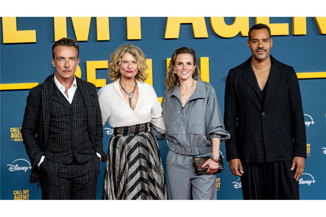 "Call My Agent Berlin": Die Wehwehchen der Stars Stark: die Schauspieler Lucas Gregorowicz (l-r), Gabrielle Scharnitzky, Karin Hanczewski, Schauspielerin und Michael Klammer als hartnäckige Agenten in "Call My Agent Berlin" (Archivbild).