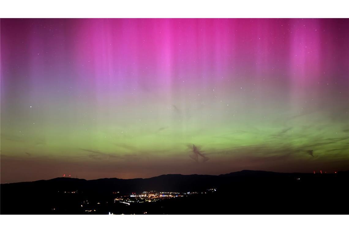 Starke Sonnenstürme können Polarlichter erzeugen, die noch weit südlich der Polarregionen zu sehen sind - sogar in  Baden-Württemberg noch. (Archivbild)