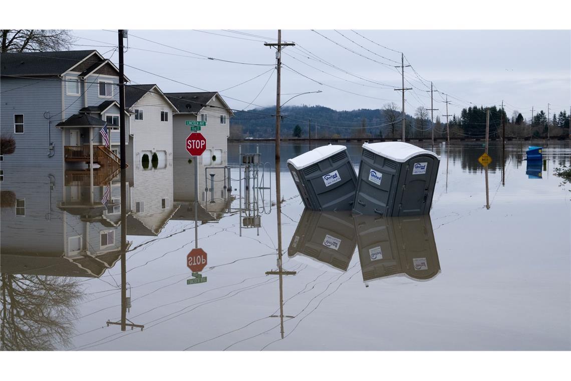 Starkregen setzt Landstriche im US-Bundesstaat Washington unter Wasser.