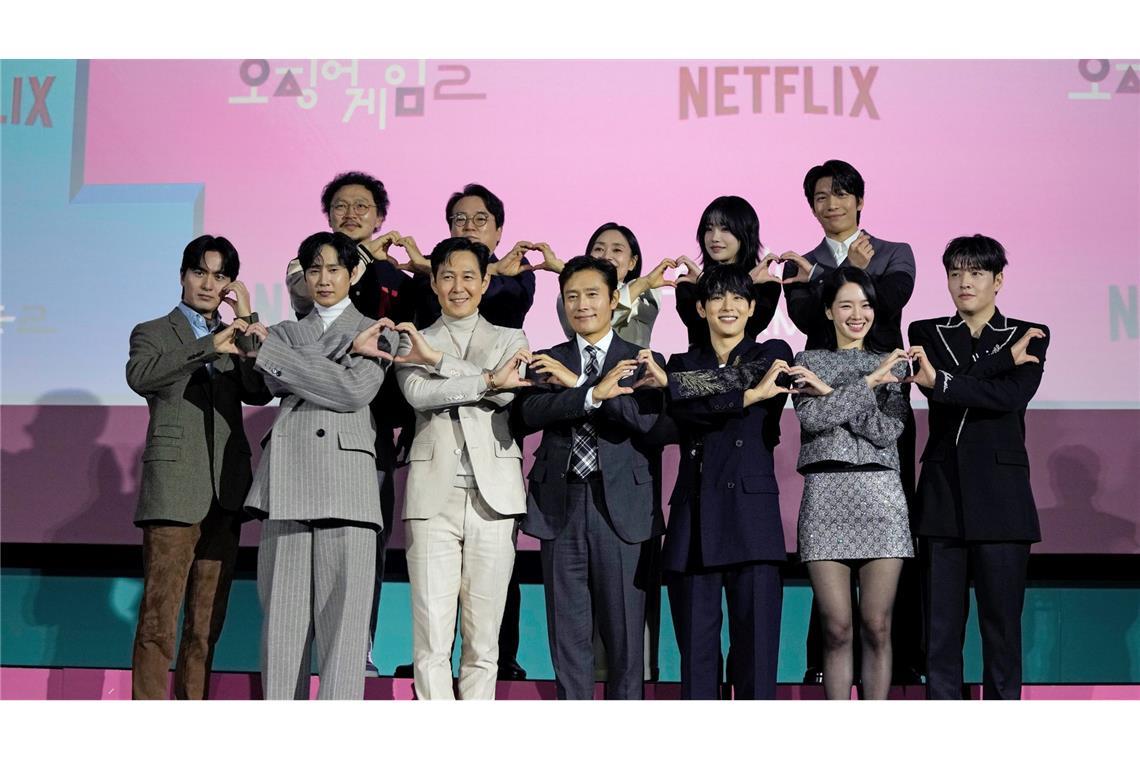 Start von Staffel zwei: Welterfolg "Squid Game" geht weiter Stars der Serie "Squid Game" bei der Weltpremiere der zweiten Staffel in Seoul am 9. Dezember (Foto aktuell).