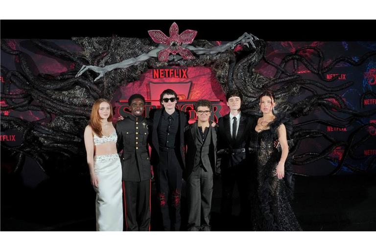 Stars der Serie "Stranger Things": Sadie Sink, Caleb McLaughlin, Finn Wolfhard, Gaten Matarazzo, Noah Schnapp und Millie Bobby Brown im November in Los Angeles (von links nach rechts). (Archivbild)