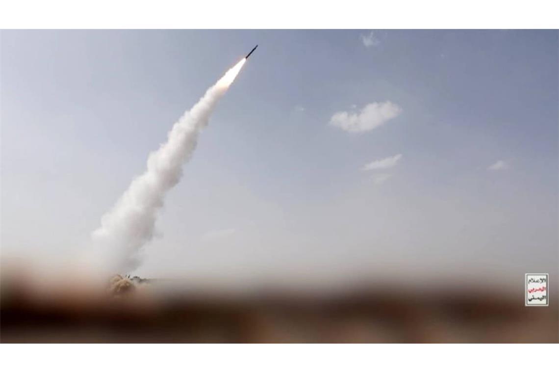 Start einer Rakete der Huthi nahe Mokka im Jemen.