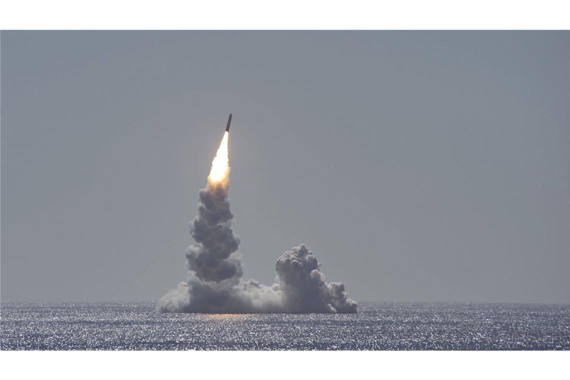 Start einer unbewaffneten Trident II D5LE Rakete  vom Unterseeboot USS Maine  am 12. Februar 2020 vor der Küste von San Diego im US-Bundesstaat Kalifornien.