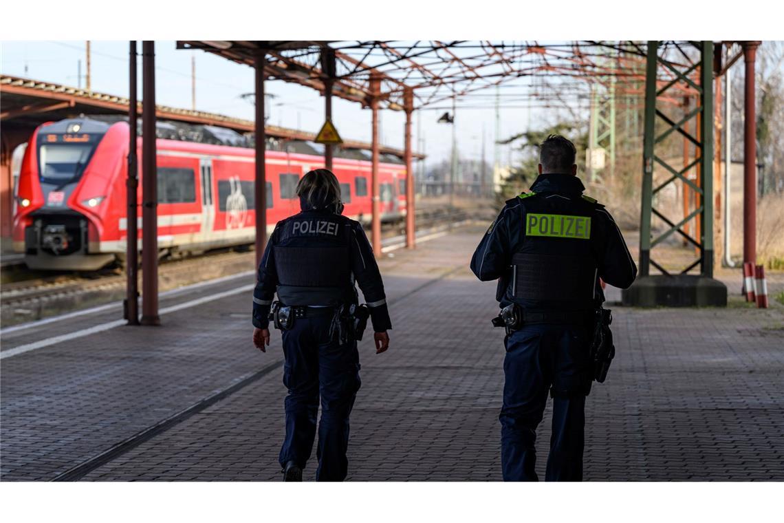 Migrationsreform – was wird sich an den Grenzen ändern? Stationäre Grenzkontrollen sind im Schengen-Raum eigentlich nicht vorgesehen und müssen, da wo sie trotzdem eingerichtet werden, bei der EU-Kommission angemeldet werden. (Archivfoto)