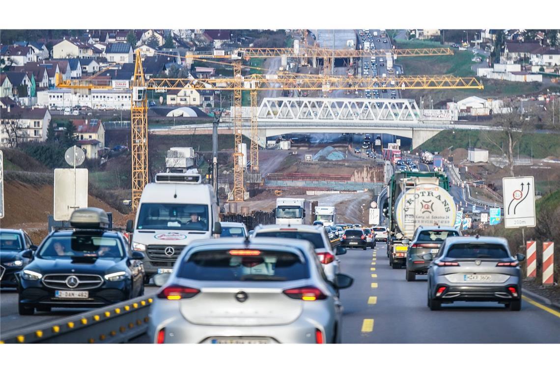 Autofahrer-Albtraum A8 bei Pforzheim Stau bei Pforzheim – das typische Bild auf der A8 (Archivbild).