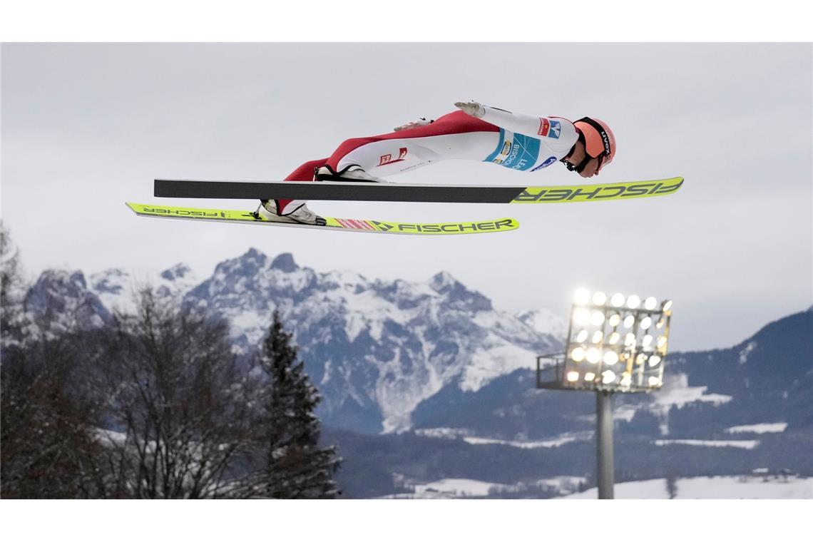 Drei Österreicher, ein Goldadler: Wer gewinnt die Tournee? Stefan Kraft bei einem Sprung in Bischofshofen.