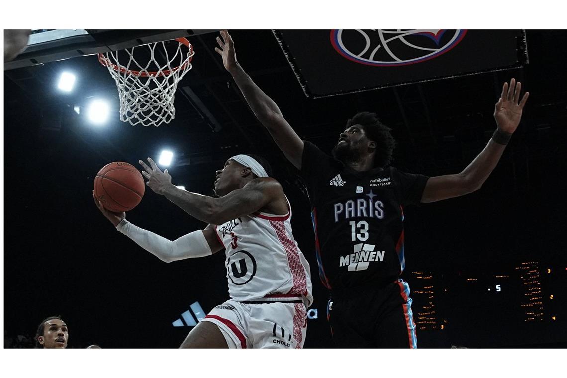 MHP Riesen Ludwigsburg verpflichten Wunschspieler Stefan Smith Stefan Smith (li.) bei Cholet