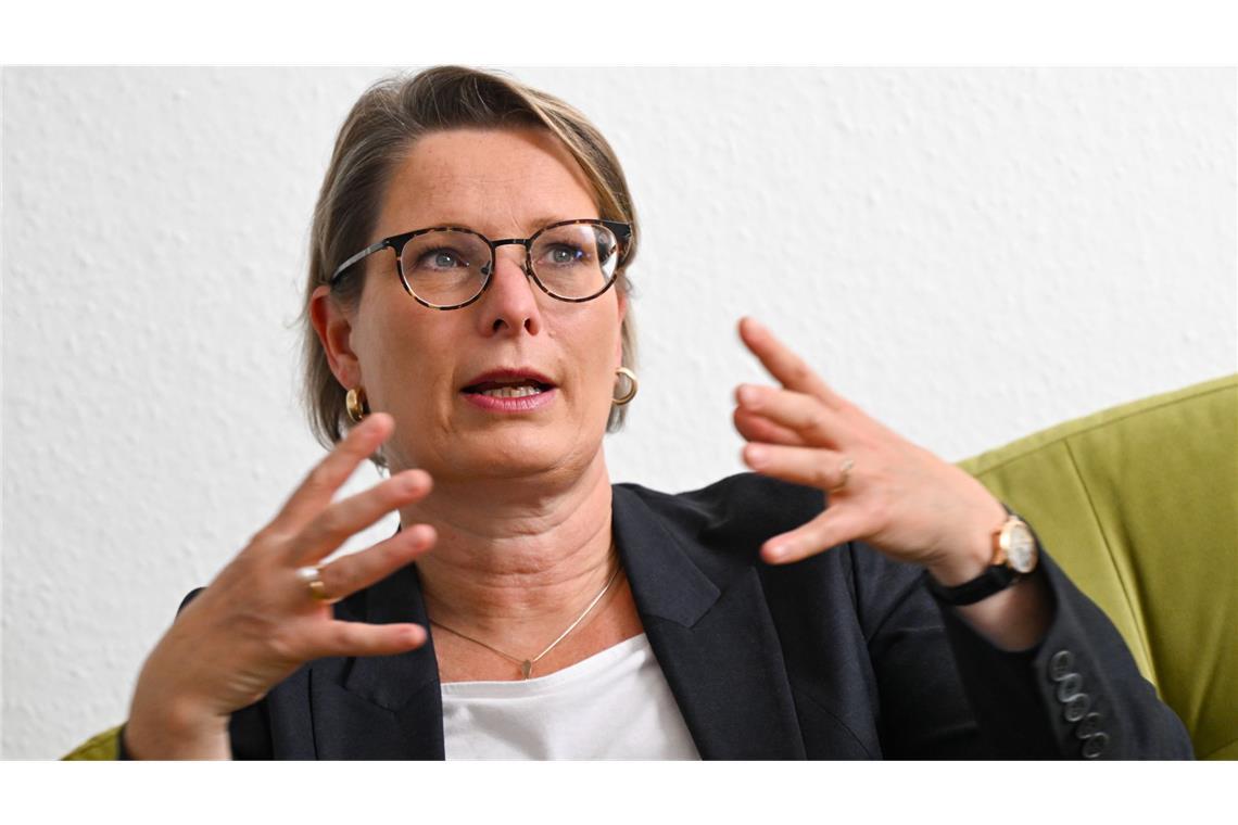 Wer ist Stefanie Hubig? Stefanie Hubig (56) war bisher Bildungsministerin von Rheinland-Pfalz.