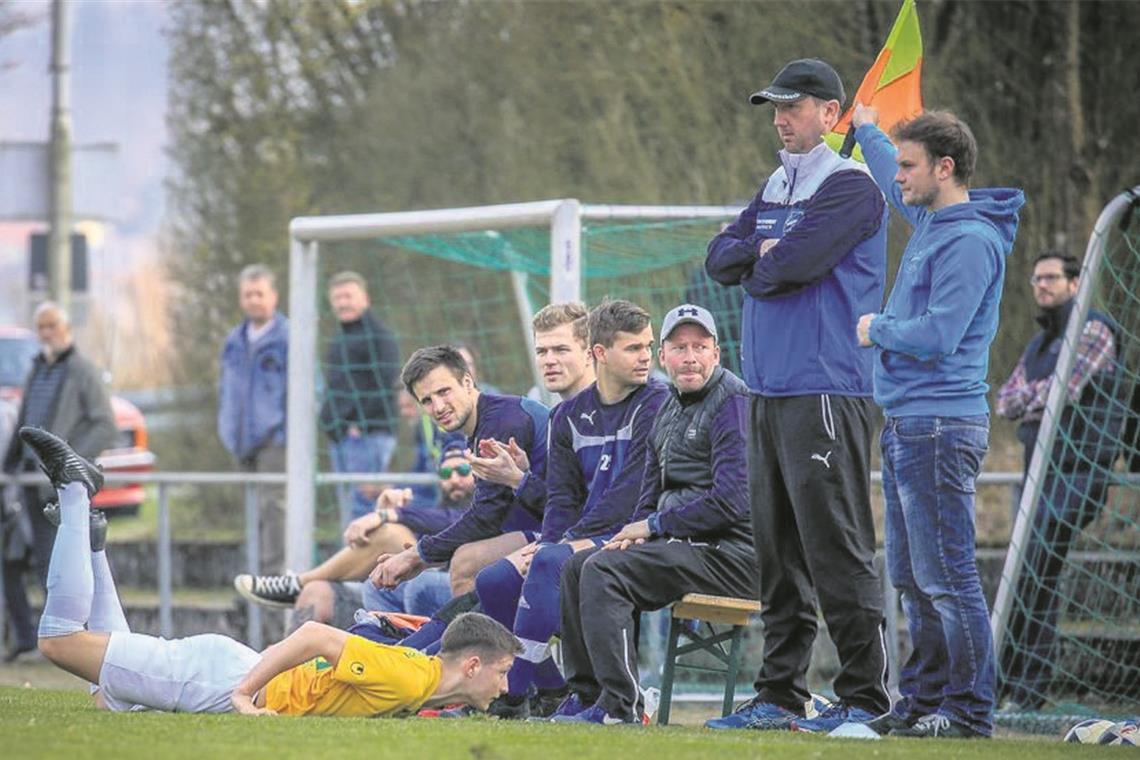 Steffen Gentner (Zweiter von rechts) steht beim SC Fornsbach auch in der neuen Saison als Trainer an der Seitenlinie. Foto: A. Becher