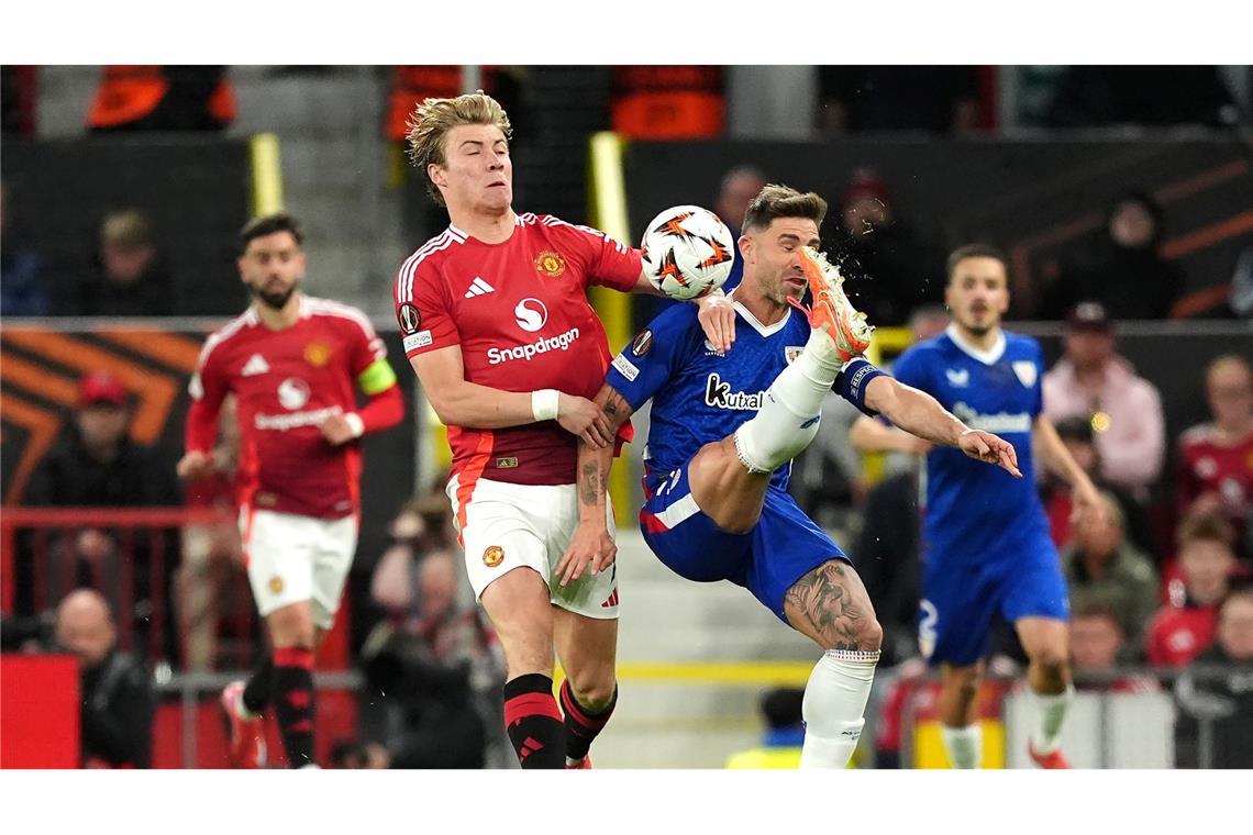 Man United und Tottenham ziehen in Europa-League-Finale an Stehen im Endspiel: Stürmer Rasmus Höjlund (l) und Manchester United.