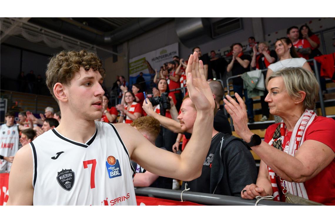 "Unnormale Summen": Wie junge Basketballer in die USA ziehen Steinbach wird als nächster Nowitzki gehandelt.