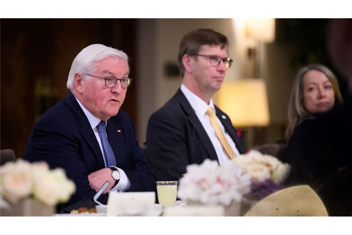 Zwangsumsiedlung? Weißes Haus weicht Fragen zu Gaza aus Steinmeier äußert sich skeptisch während einer Reise in der Region.