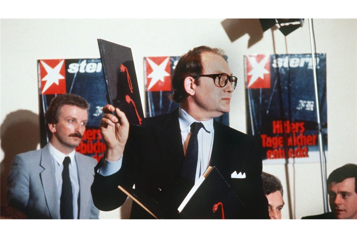 Falsche Hitler-Tagebücher - "Stern"-Reporter Heidemann tot "Stern"-Reporter Gerd Heidemann präsentierte 1983 auf einer Pressekonferenz des Hamburger Magazins "Stern" die angeblichen Hitler-Tagebücher. (Archivbild)