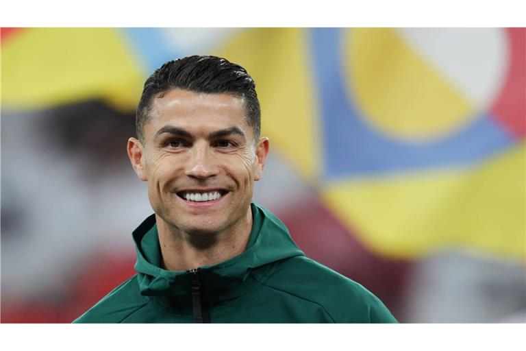 Stolzer Papa: Cristiano Ronaldos Sohn wurde für die U15 von Portugal nominiert.