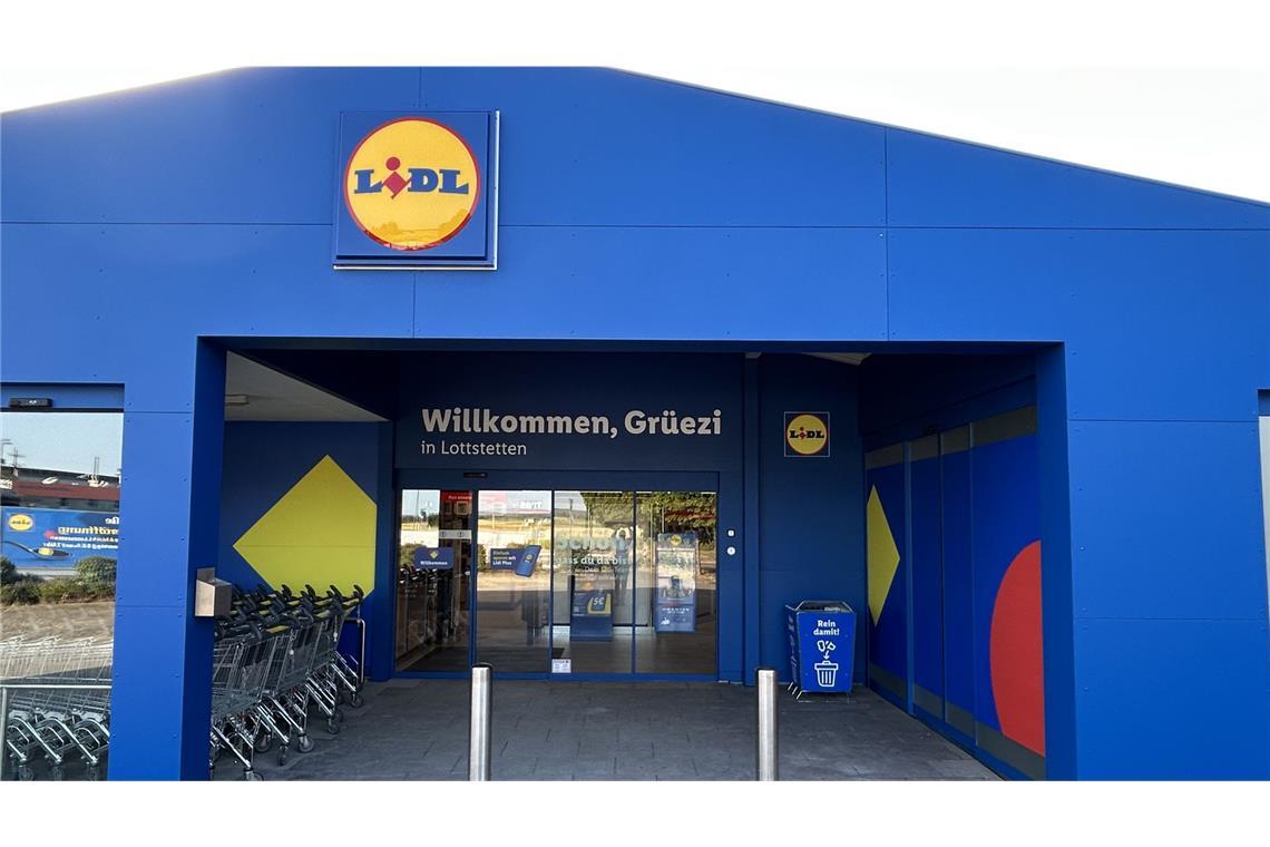 Non-Food-Lidl im Südwesten: Ärger vor der Eröffnung Strahlend blau: der Lidl in Lottstetten.