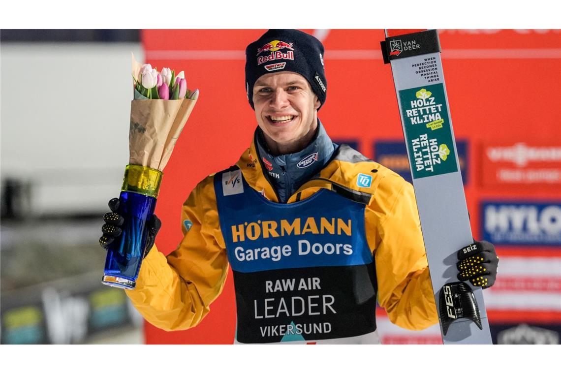 Verlorenes Gold, gewonnenes Geld: Wellinger bejubelt Titel Strahlend nach dem Sieg: Andreas Wellinger in Vikersund.
