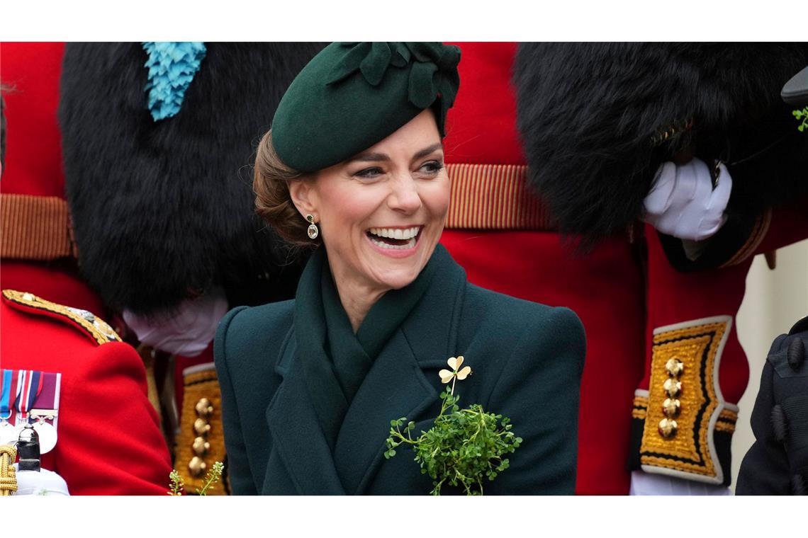 Bilder des Tages Strahlendes Lächeln: Prinzessin Kate nimmt an einer Parade und Feier zum St. Patrick's Day in der Wellington Barracks teil