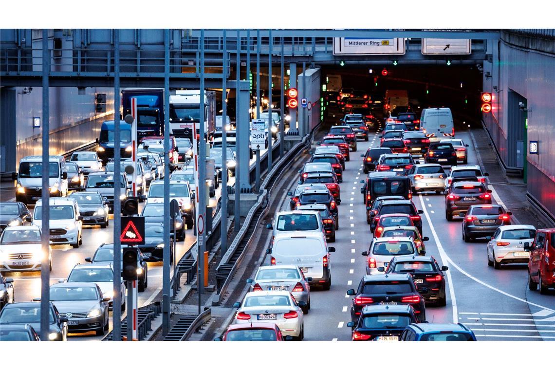 Schlechte Luft über weiten Teilen Deutschlands Straßenverkehr ist eine der Quellen für Feinstaub (Archivbild).