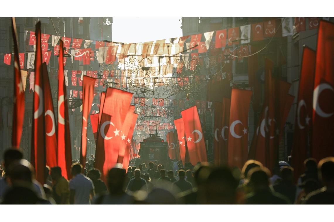 Streetfood und gerade die gefüllten Muscheln gehören für viele zu einem Besuch in Istanbul dazu. (Symbolbild)