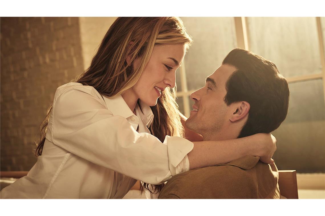 Stürmische Liebe: Sarah Pidgeon als Carolyn Bessette und Paul Kelly als John F. Kennedy Jr.. (Handout)