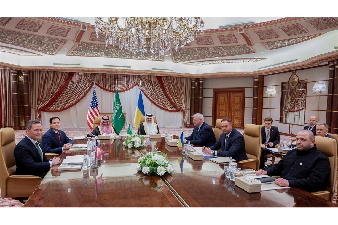 Ukraine bereit zu Waffenruhe - USA leisten neue Militärhilfe Stundenlang wurde in Dschidda verhandelt - nun gibt es Ergebnisse.