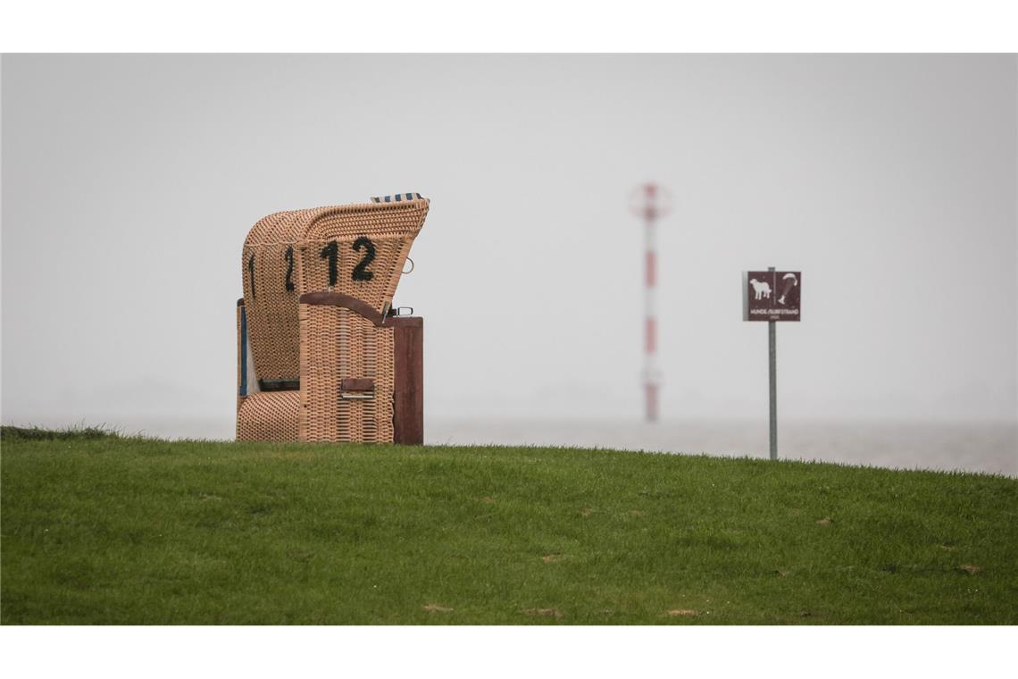 Bilder des Tages Sturmflut-Gefahr an der Nordsee: Regen, Böen und leere Strände