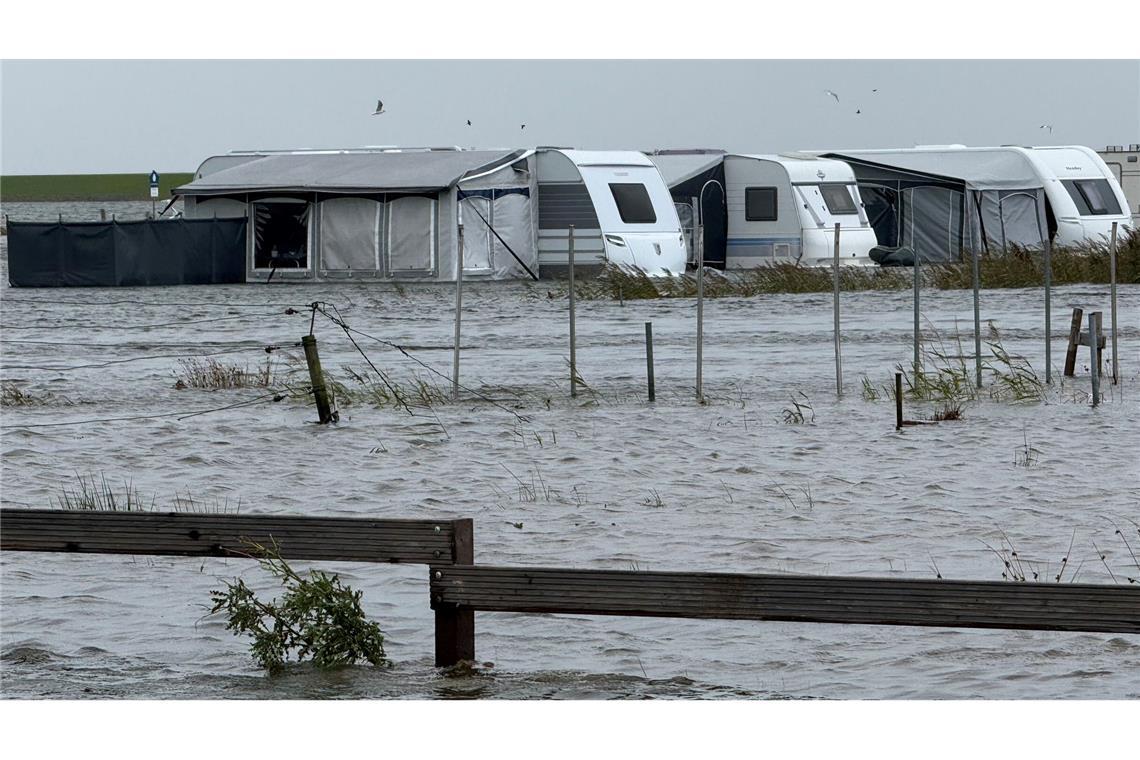 Bilder des Tages Sturmtief trifft Norderney – Wohnwagen überflutet