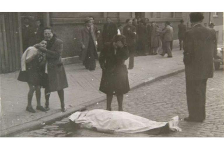Stuttgart, Reinsburgstraße, 29. März 1946: Ein weißes Tuch liegt über der Leiche des erschossenen Shmuel Dancyger